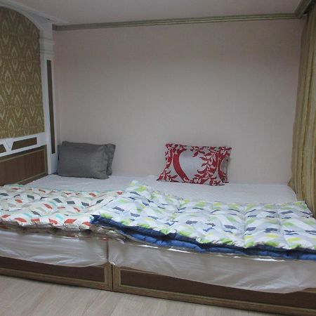 Moiri Guesthouse ヨス市 エクステリア 写真