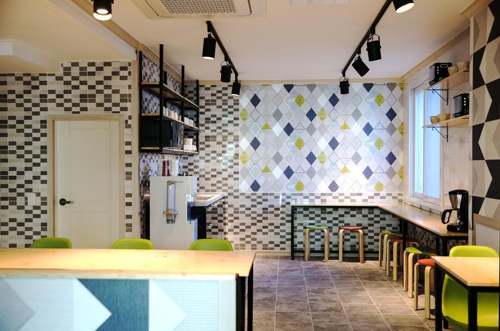 Moiri Guesthouse ヨス市 エクステリア 写真