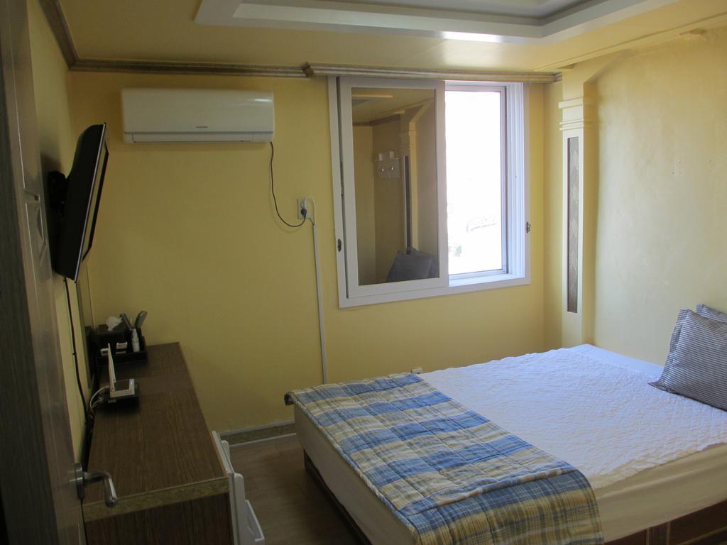 Moiri Guesthouse ヨス市 エクステリア 写真