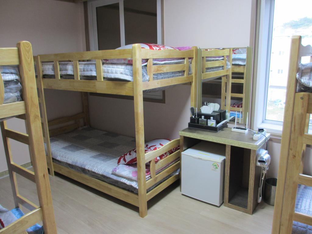 Moiri Guesthouse ヨス市 エクステリア 写真