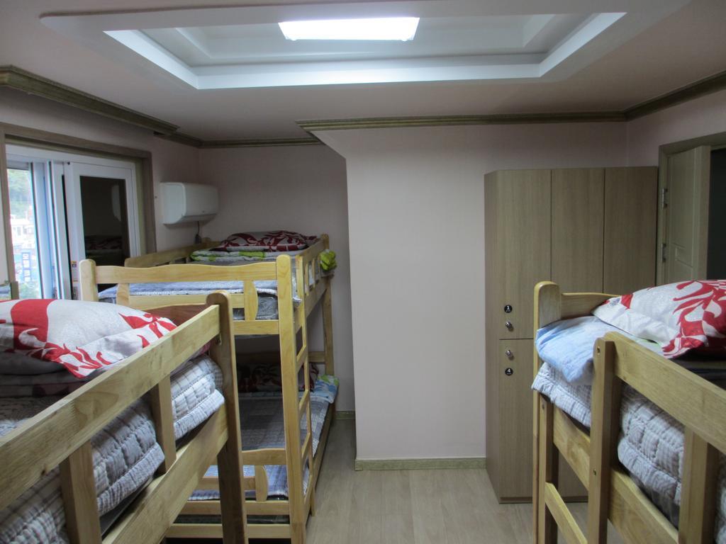 Moiri Guesthouse ヨス市 エクステリア 写真
