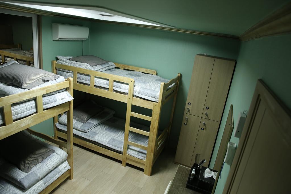Moiri Guesthouse ヨス市 エクステリア 写真