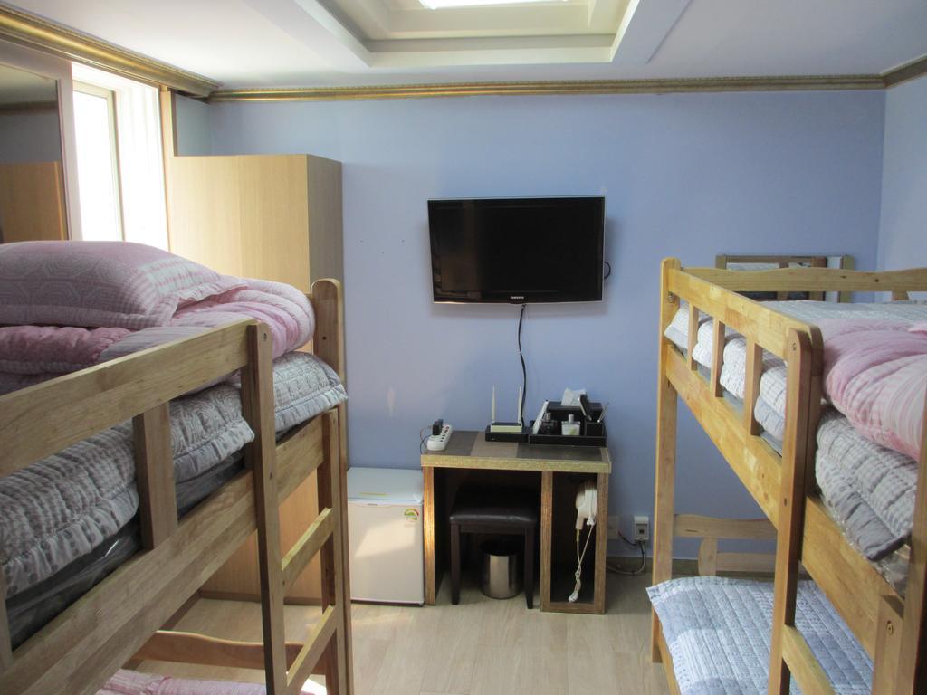 Moiri Guesthouse ヨス市 エクステリア 写真