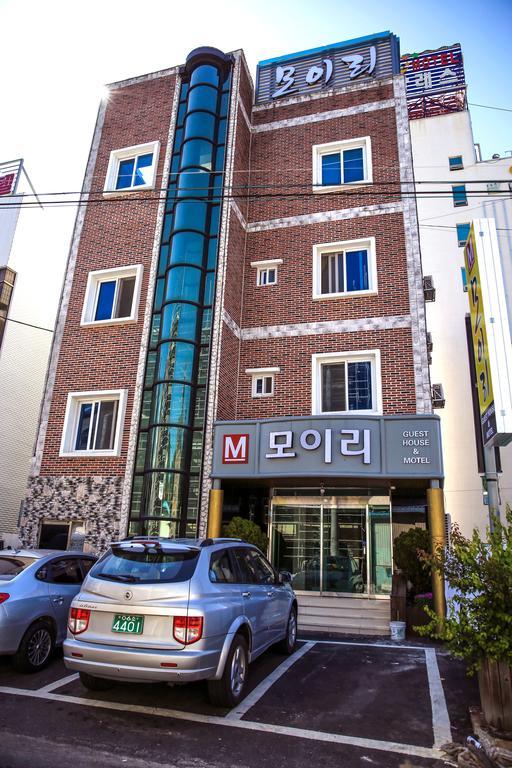 Moiri Guesthouse ヨス市 エクステリア 写真