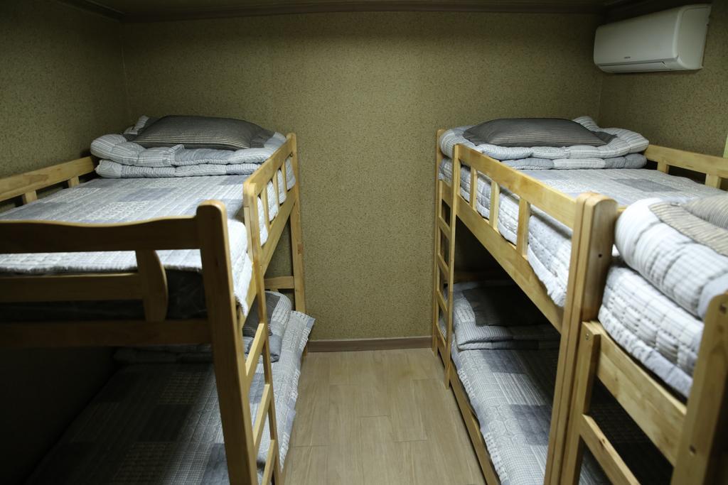 Moiri Guesthouse ヨス市 エクステリア 写真