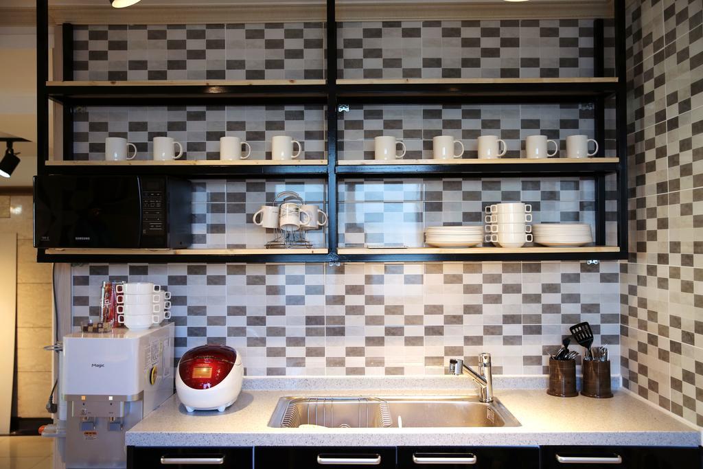 Moiri Guesthouse ヨス市 エクステリア 写真